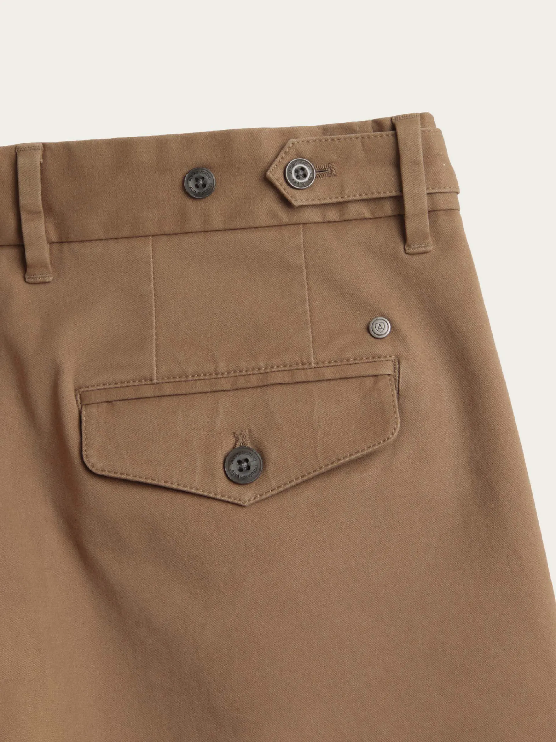 Chino-Alvaro Moreno PANTALON CARROT Camel