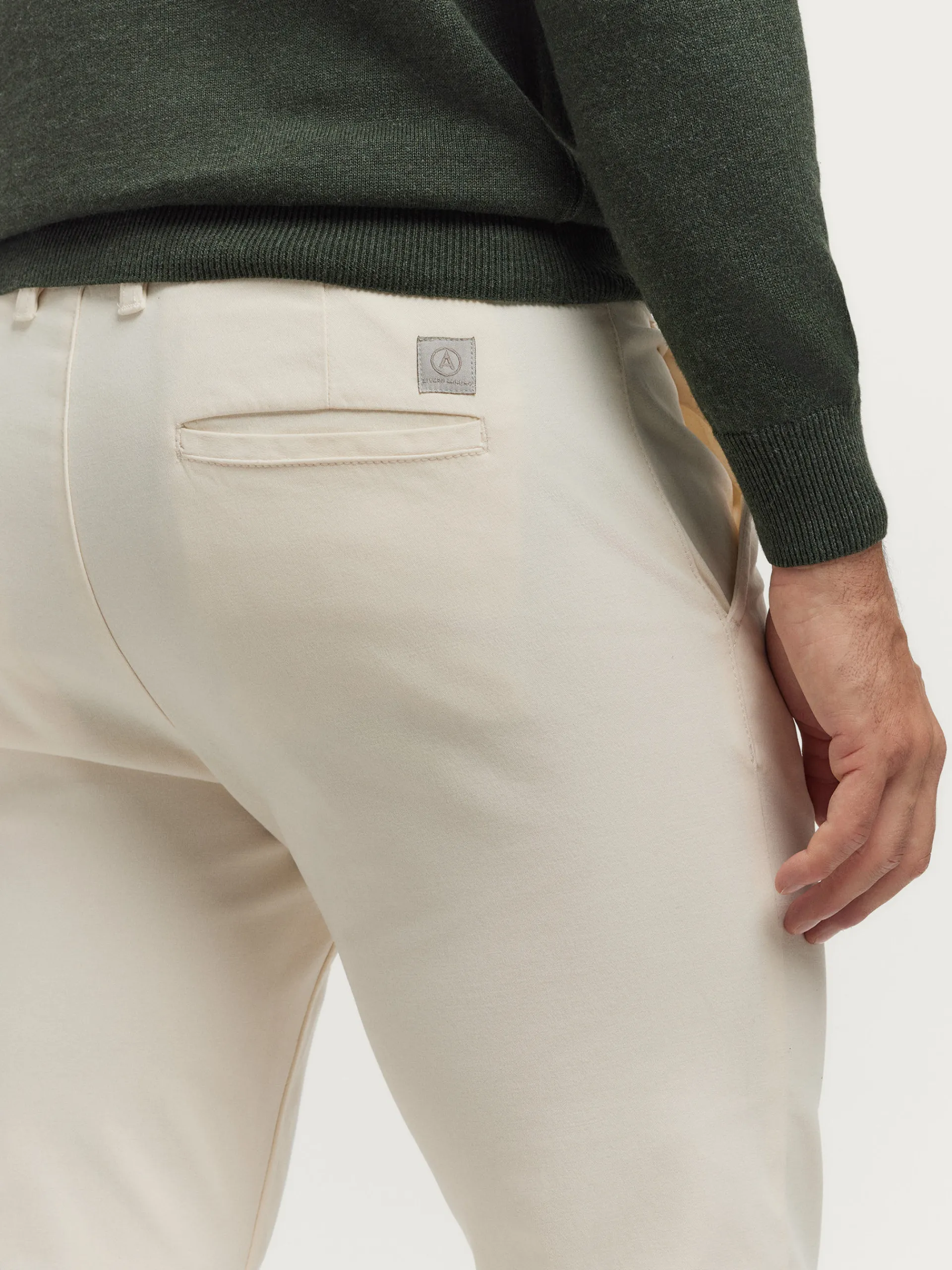 Chino-Alvaro Moreno PANTALON ELVIS Crudo