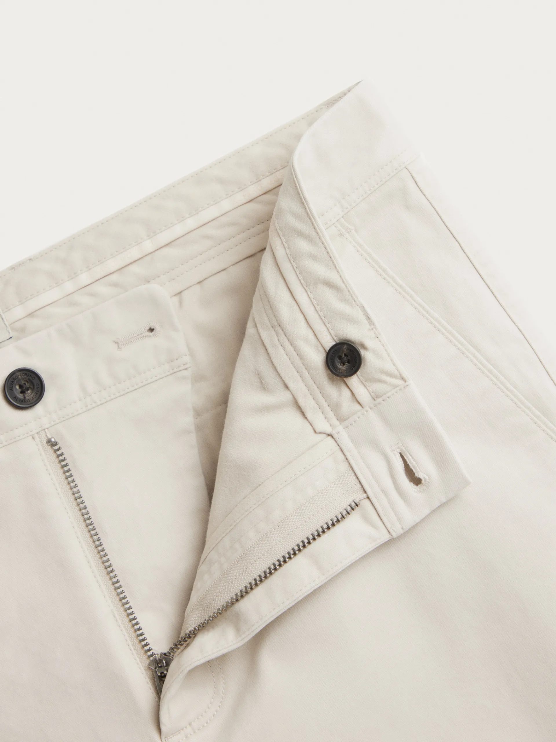 Chino-Alvaro Moreno PANTALON SLOT Crudo